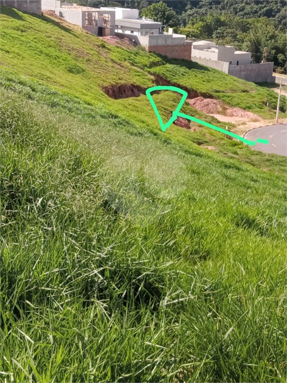 Terreno em condomínio fechado com 1.086 metros, pronto para construir, ampla área de lazer, aceita financiamento