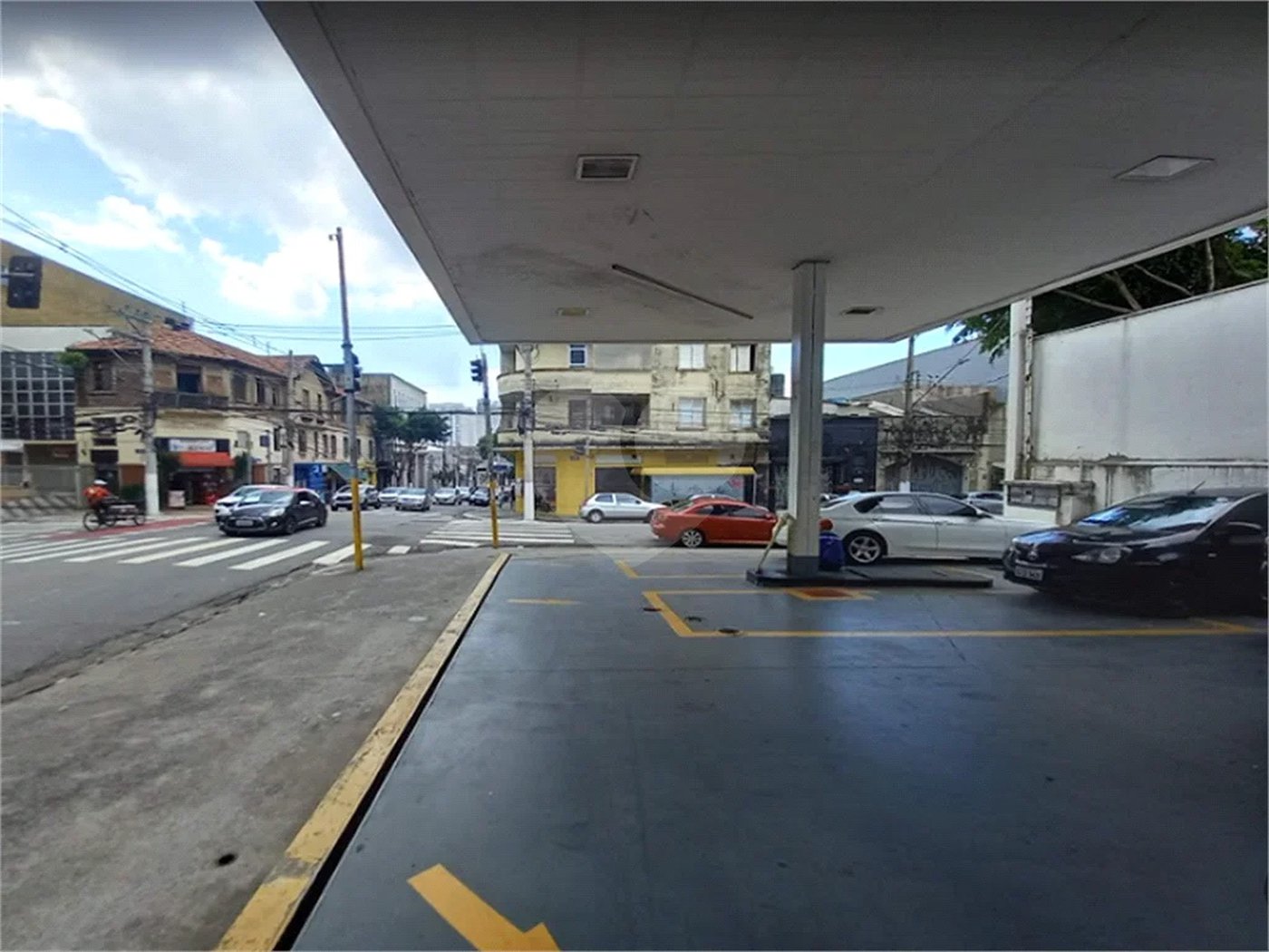Espaço ideal para posto de gasolina, farmácia e loja no Bom Retiro