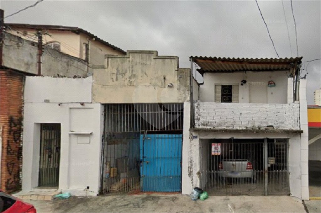 Oportunidade para Construtores e Investidores: Terreno com Construção Antiga em Excelente Localizaçã