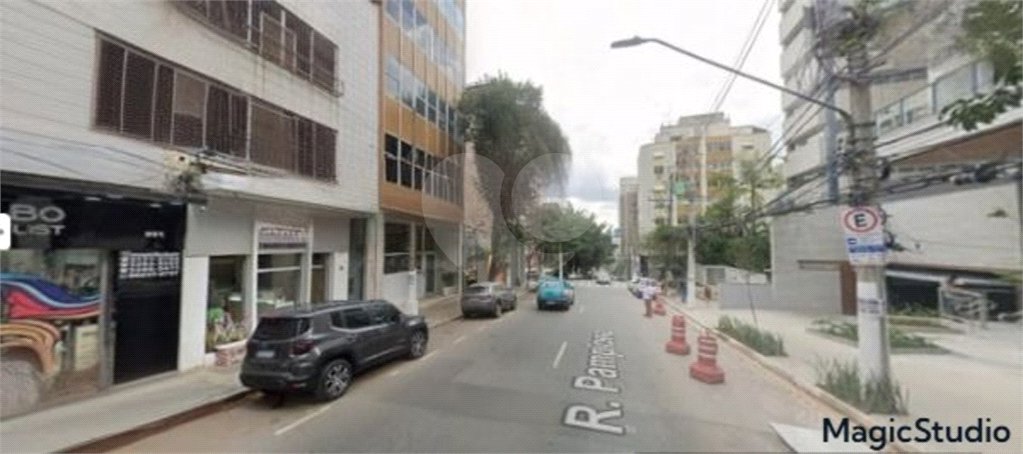Sobrado comercial com 150m² , 7 salas , 3 banheiros , para locação na Bela Vista.