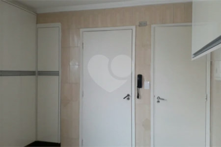 Venda apartamento 2 dormitórios, vaga de garagem fixa, lazer completo. Campo Belo. SP.