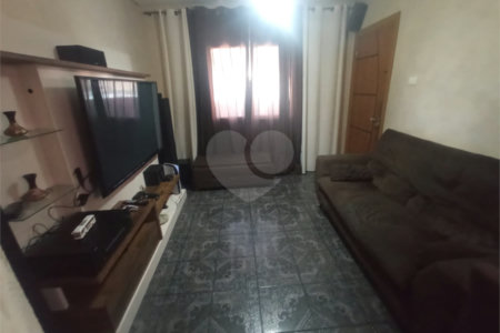 Casa com 60m², 2 dormitórios, 2 vagas, à venda na Vila Fachini