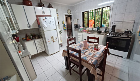 Sobrado à venda com 4 quartos, sendo 1 suíte,  em Sumaré, São Paulo, SP
