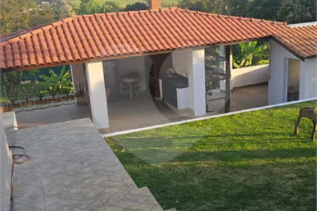 Indaiatuba- condominio Vale das Laranjeiras - Itaici - Terreno 3040,00 ms- construida 220ms - 3 dormitórios, sendo 2 suítes e uma suíte master com closet, além de uma sala ampla com 3 ambientes, Cozinha planejada,, campo de futebol/vôlei, Area de lazer com piscina, espaço gourmet com churrasque