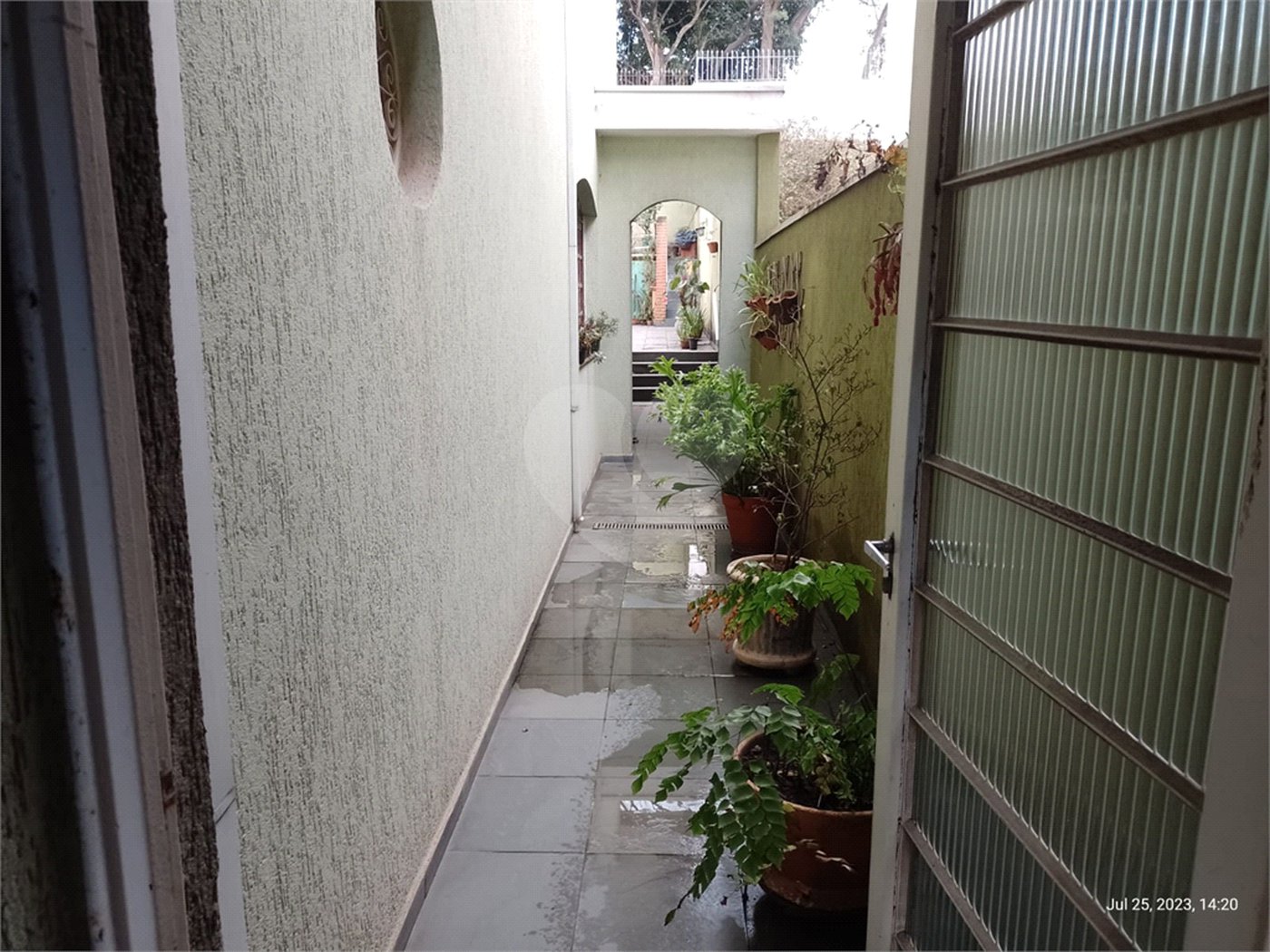 Oportunidade! Super sobrado em rua tranquila e ótima localização