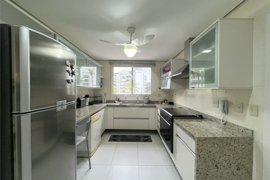 Apartamento à venda com 3 quartos, sendo 1 suíte, em Riviera de São Lourenço, Bertioga, SP