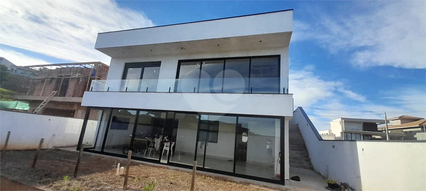 Casa a Venda no Condomínio Reserva Santa Isabel em Louveira/SP