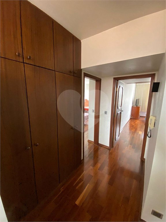 Casa Térrea com 3 suítes, sendo 1 suíte master.