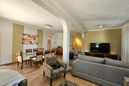 Casa térrea em Atibaia com 3 dormitórios (2 suítes), piscina, espaço gourmet, condomínio fechado