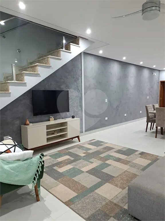 CASA A VENDA 163M², 3 DORMITORIOS,1 SUITE, 2 VAGAS - JARDIM DAS INDUSTRIAS - SÃO JOSÉ DOS CAMPOS/SP.