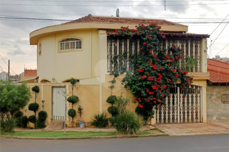 Linda casa em ótima localização!!
