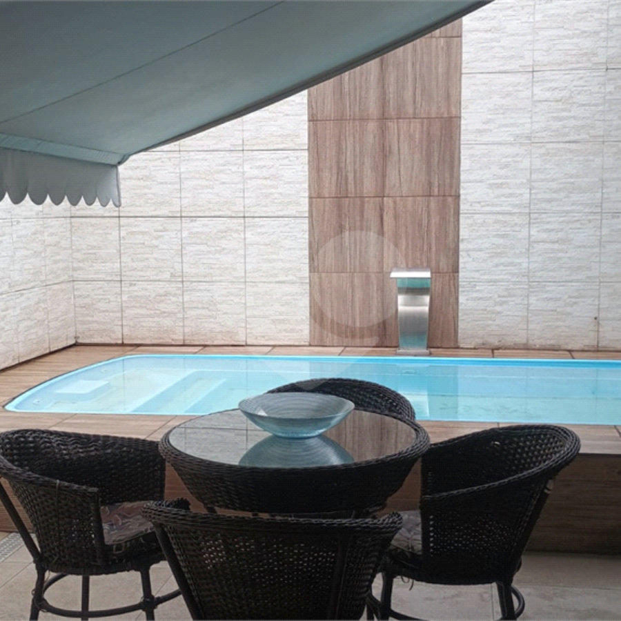 CASA LINEAR COM PISCINA