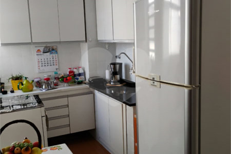 Vende-se apartamento no Jardim Aeroporto com 03 dormitórios