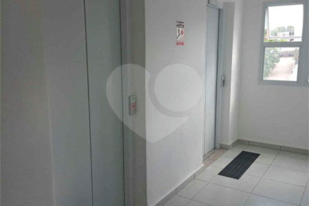 Apartamento no Condomínio Parque dos Jacarandás.