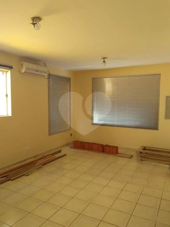 Imóvel Comercial para Venda ou Locação em ótima localização na Rua Palacete das Águias, 300.