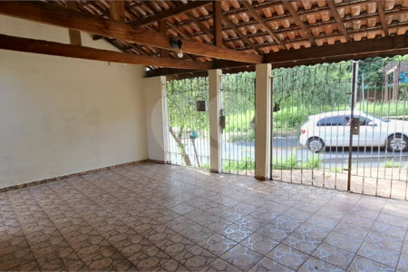 Casa ampla em bairro tranquilo – excelente oportunidade para morar ou investir!