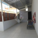 3 dormitórios, 2 suítes, banheiro, sala, cozinha ampla e 2 vagas de garagem