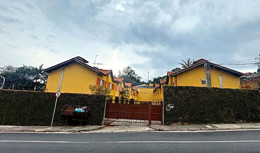 Sobrado a venda em Condominio fechado 80m 02 dormitórios 01 vaga