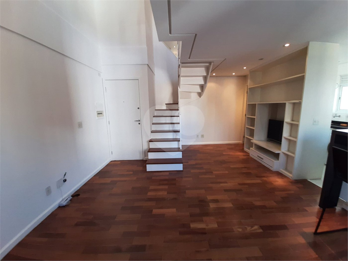 Cobertura de 240m² à venda em Moema - 04 Dorm sendo 02 suítes e 04 vagas.