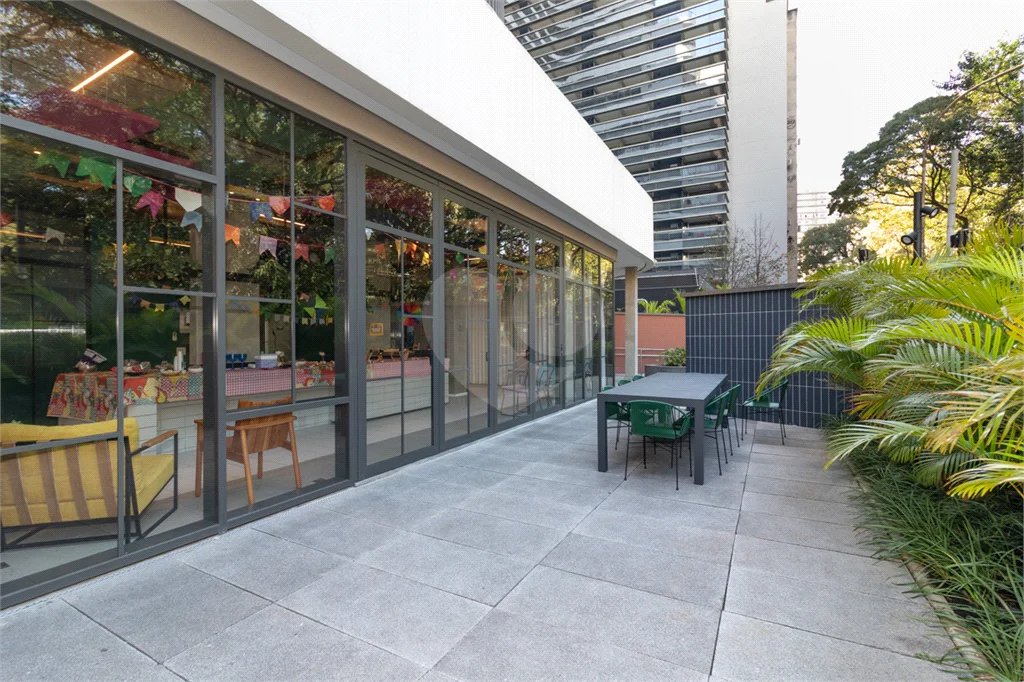 Apartamento de 68m² com 2 Quartos (1 Suíte) e 1 Vaga no Condomínio Downtown - República