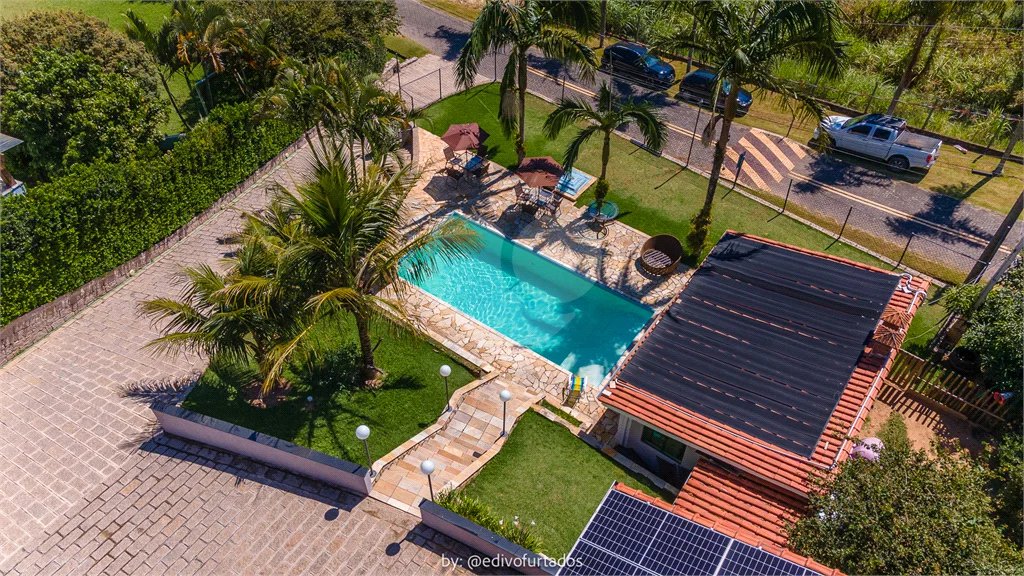 Casa à venda com 4 suítes no condomínio Vale da Santa Fé, Vinhedo - SP