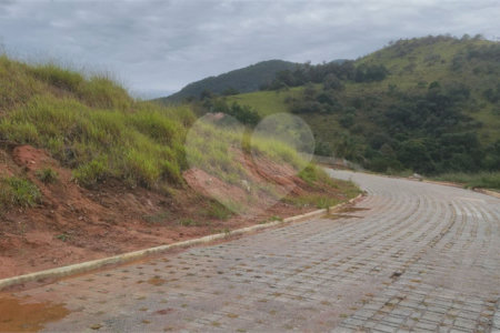 Terrenos de 300 metros em condomínio fechado e prontos para construir na região de Atibaia