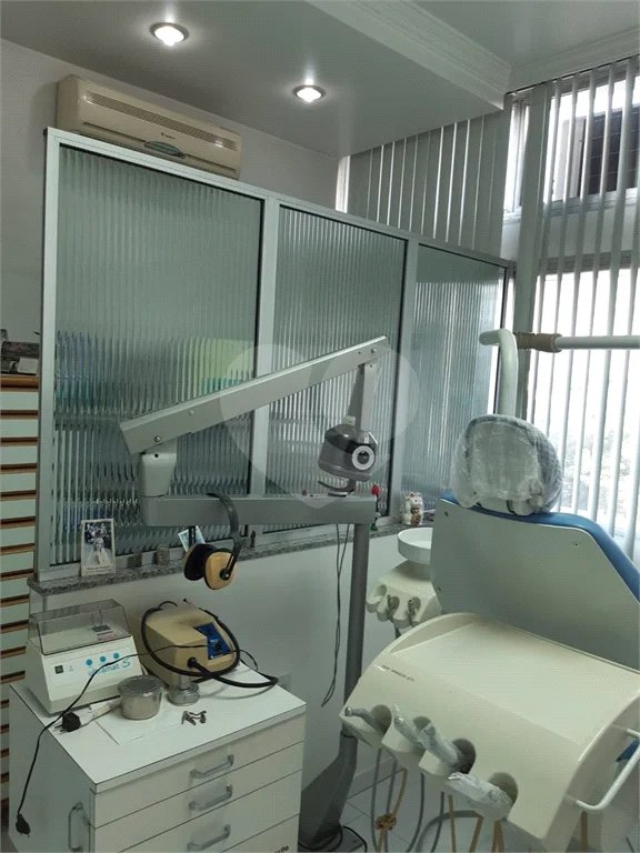 Sala com consultório odontológico à venda na Liberdade