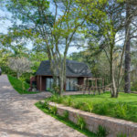 Casa à venda com 4 suítes no condomínio Vale da Santa Fé, Vinhedo - SP