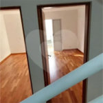 Casa á venda com 230m², 4 dorms, 2 suítes e 4 vagas na Vila Clementino. Estuda permuta.