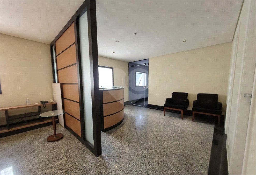 Conjunto comercial reformado na Cincinato Braga — 87 m², 2 vagas e a 1 quadra do Metrô Brigadeiro