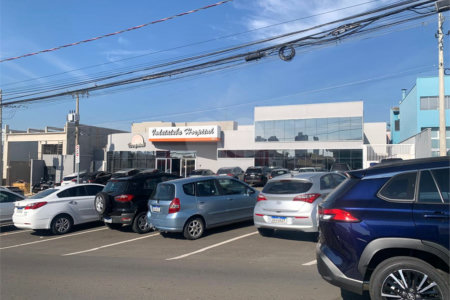 Indaiatuba - Galpão em frente ao Hospital Indaiatuba - Av Fábio Ferraz Bicudo - Locação - R$ 26.800,00 - Lote 360 metros - Área construída 375 metros - 05 vagas - 04 banheiros - 02 copas - finalizando acabamento.