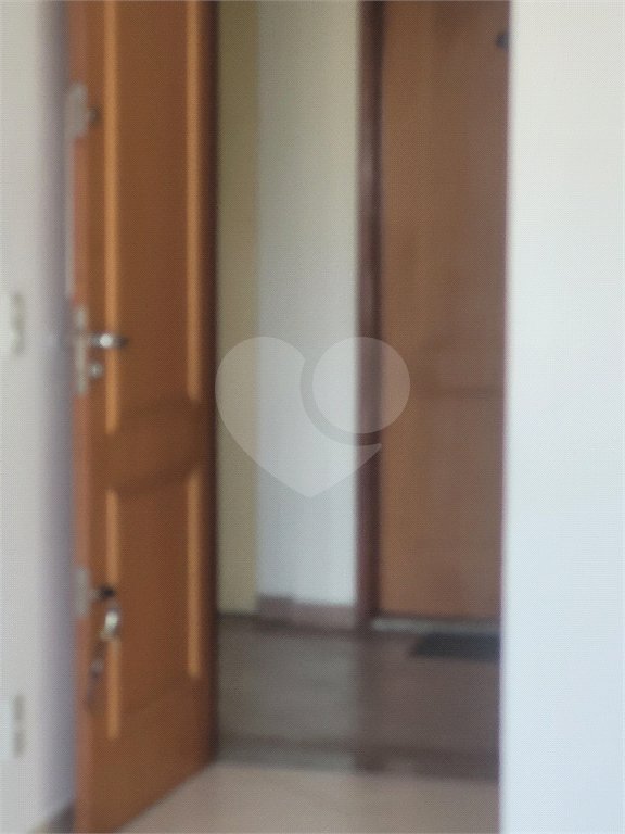 Indaiatuba - Venda - Apartamento no Condomínio Portal das Flores com 64 m², 3 dorms, sendo 2 com armários planejados, , WC social, cozinha planejada e totalmente integrada com a lavanderia, varanda, , 02 vagas de garagem. Excelente localização, a poucos metros do Shopping Polo, mercados, padaria,