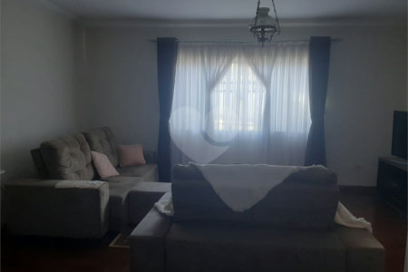 Bela casa com boa localização no bairro Portal do Sol