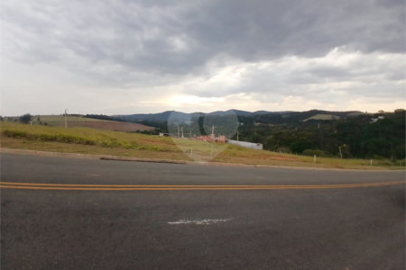Lote com 376 m² à Venda em Condomínio Fechado