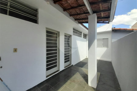 Casa Disponível para Venda ou Locação na Vila Nery – Ideal para Residência ou Comércio