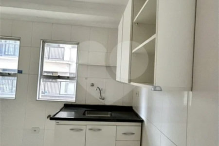 Apartamento Reformado com 1 dormitório, 1 vaga de garagem em Santa Cecília.