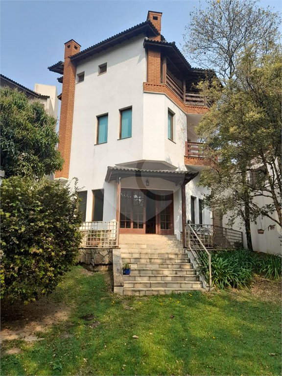 3 AMPLAS SUITES MAIS ECRITORIO MUITO VERDE E AMPLO QUINTAL