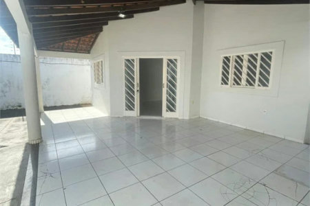 Casa para alugar com 3 quartos, sendo 1 suíte,  em Setor Industrial, Balsas, MA