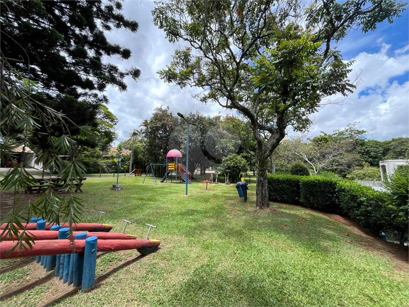 Terreno em condomínio fechado com 512 metros
