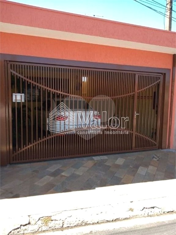 Casa Térrea com 2 dormitórios, sendo 1 suíte.