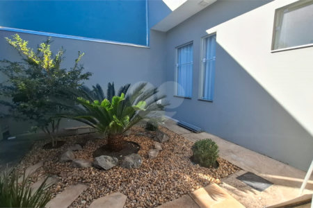 Casa Térrea de Alto Padrão à Venda – Próxima ao Shopping