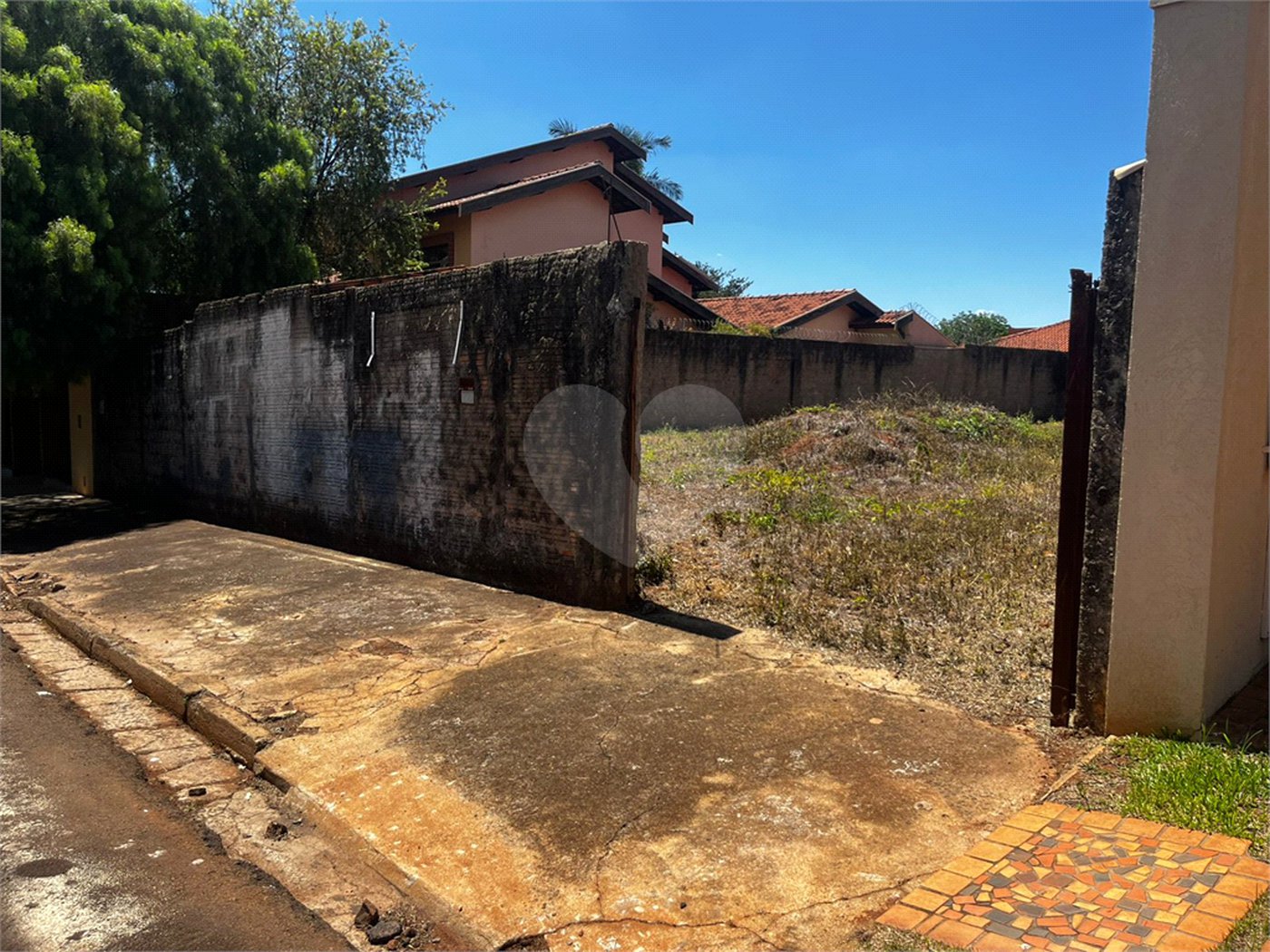 Terreno com 586,00 m² á Venda.