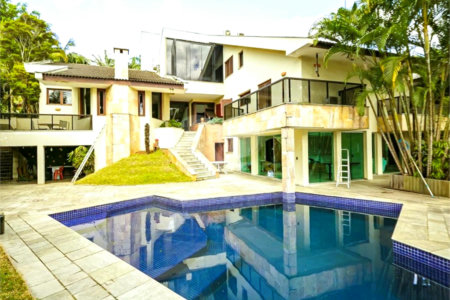 Casa com 4 quartos e ótimo espaço em local nobre no Alto da Boa Vista