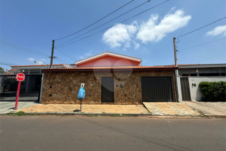 Casa com 03 Dormitórios á venda, em Jardim Alvorada, São Carlos.