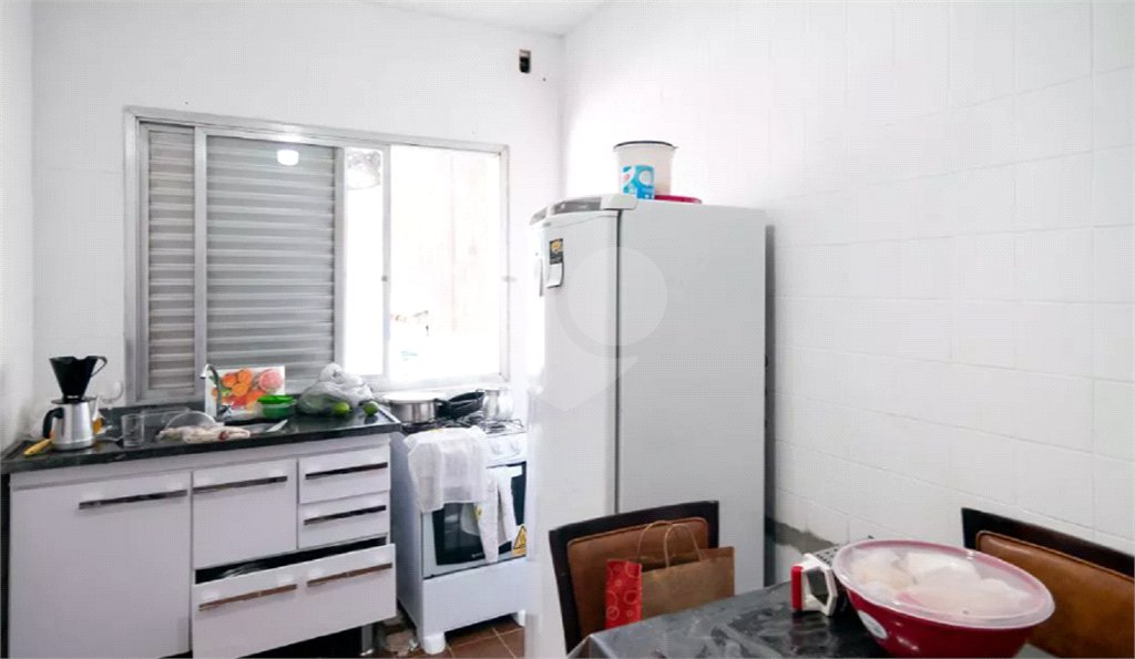 Casa à venda no Campo Belo de 200 metros quadrados, com 3 casas no terreno.