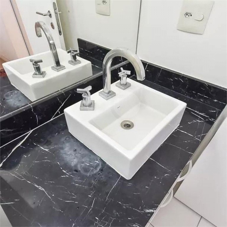 Apartamento no Ipiranga de 94m2 com 2 dorms, 1 suíte, 3 banheiros, 2 vagas. Estuda permuta.