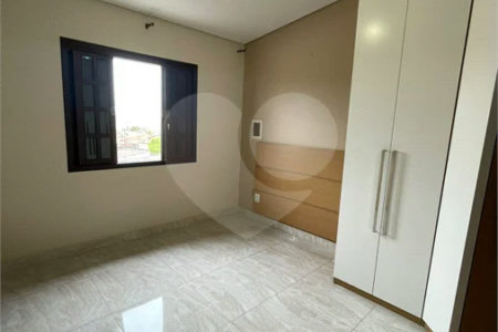 Casa para alugar com 3 quartos, sendo 1 suíte, no condomínio Florenz, Mogi das Cruzes - SP