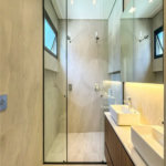 Casa Térrea Evidências - Indaiatuba/SP - R$ 1.950.000,00 - Área Total 307,33 m² - Área Construída 201,90 m² - TÉRREA - 03 suítes sendo a master com closet; Escritório; Lavabo; Cozinha com cooktop, forno, micro-ondas e coifa; Móveis planejados na hall de entrada, sala, escritório, cozinha, gourmet, s