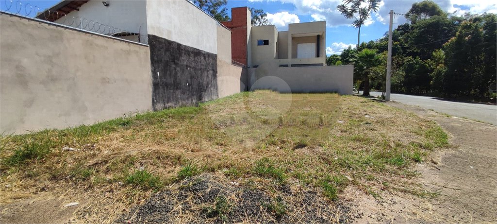 Terreno à Venda em São Carlos, no bairro Parque dos Flamboyants