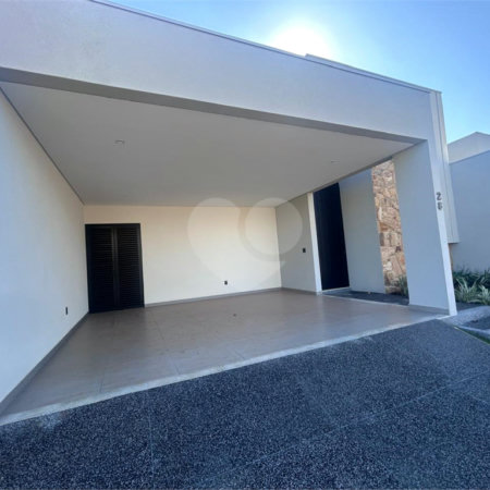 Casa em condomínio a venda.